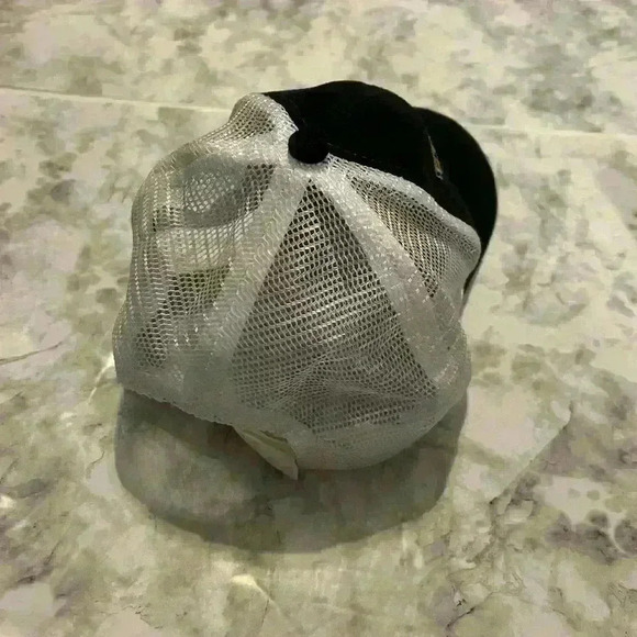 Men’s Techniseal Structure Bond Embroidered Black White Trucker Hat RARE - Picture 2 of 5